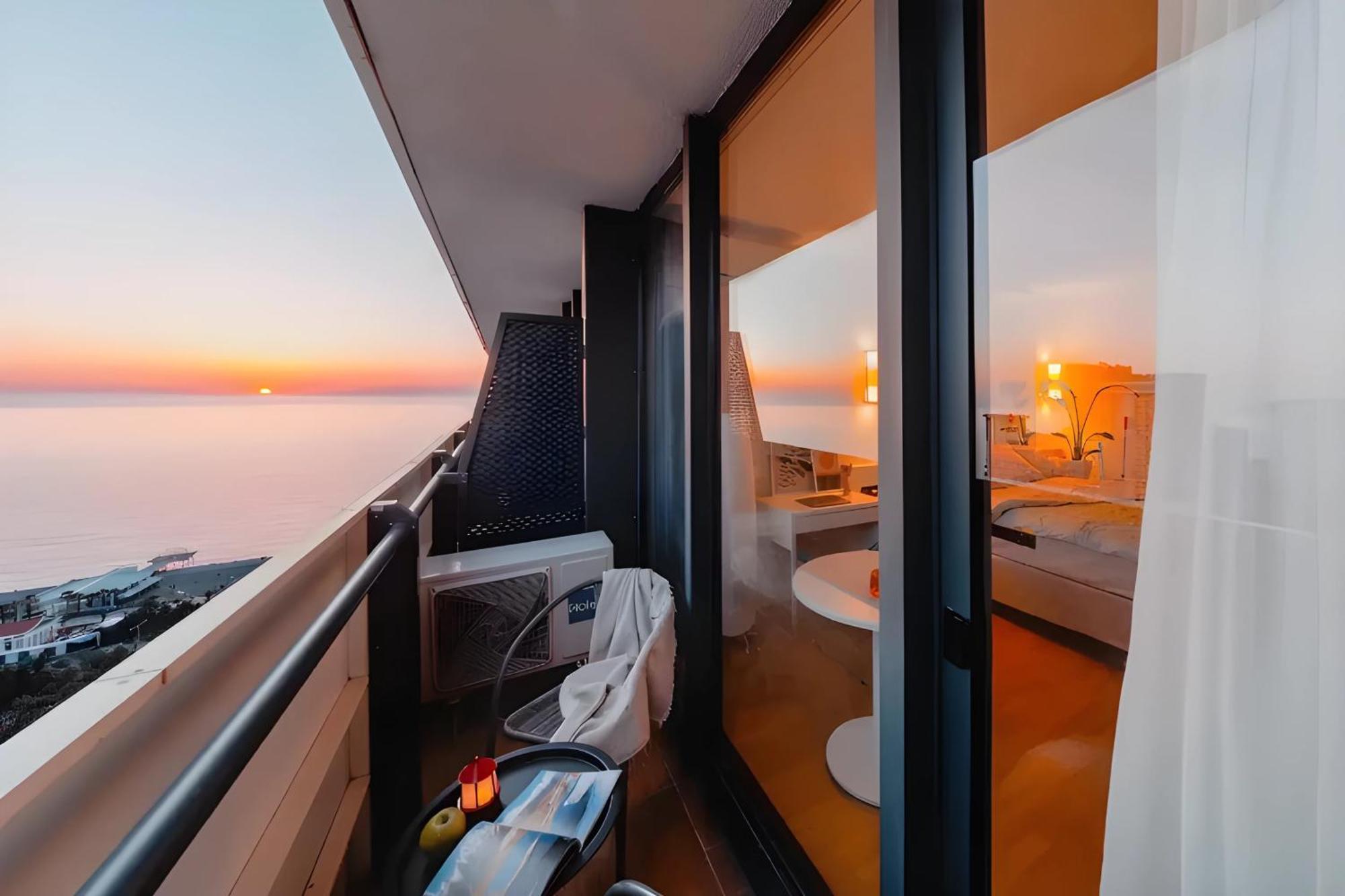Luxury Orbi City Sea View Aparthotel Batumi Eksteriør billede