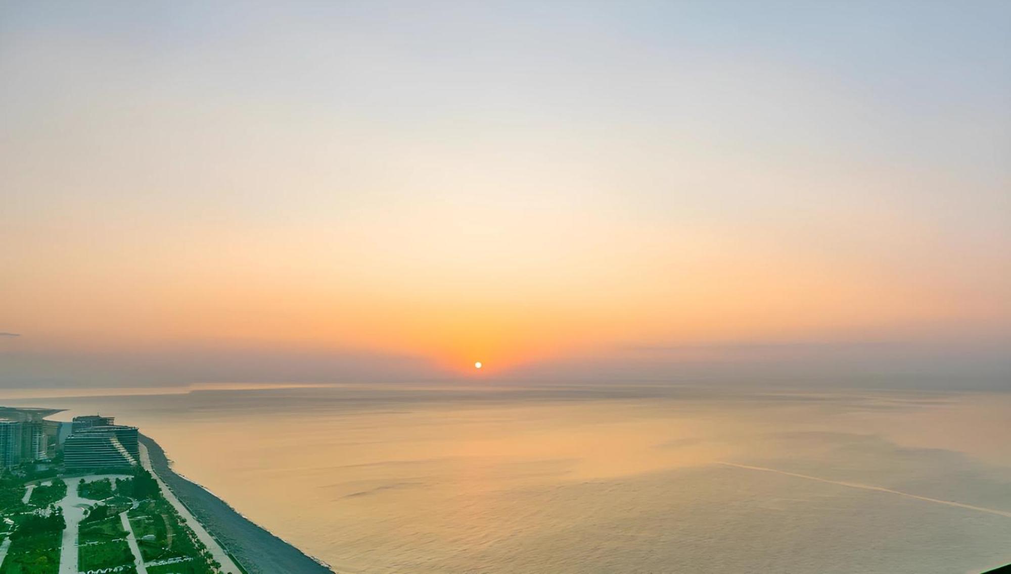 Luxury Orbi City Sea View Aparthotel Batumi Eksteriør billede