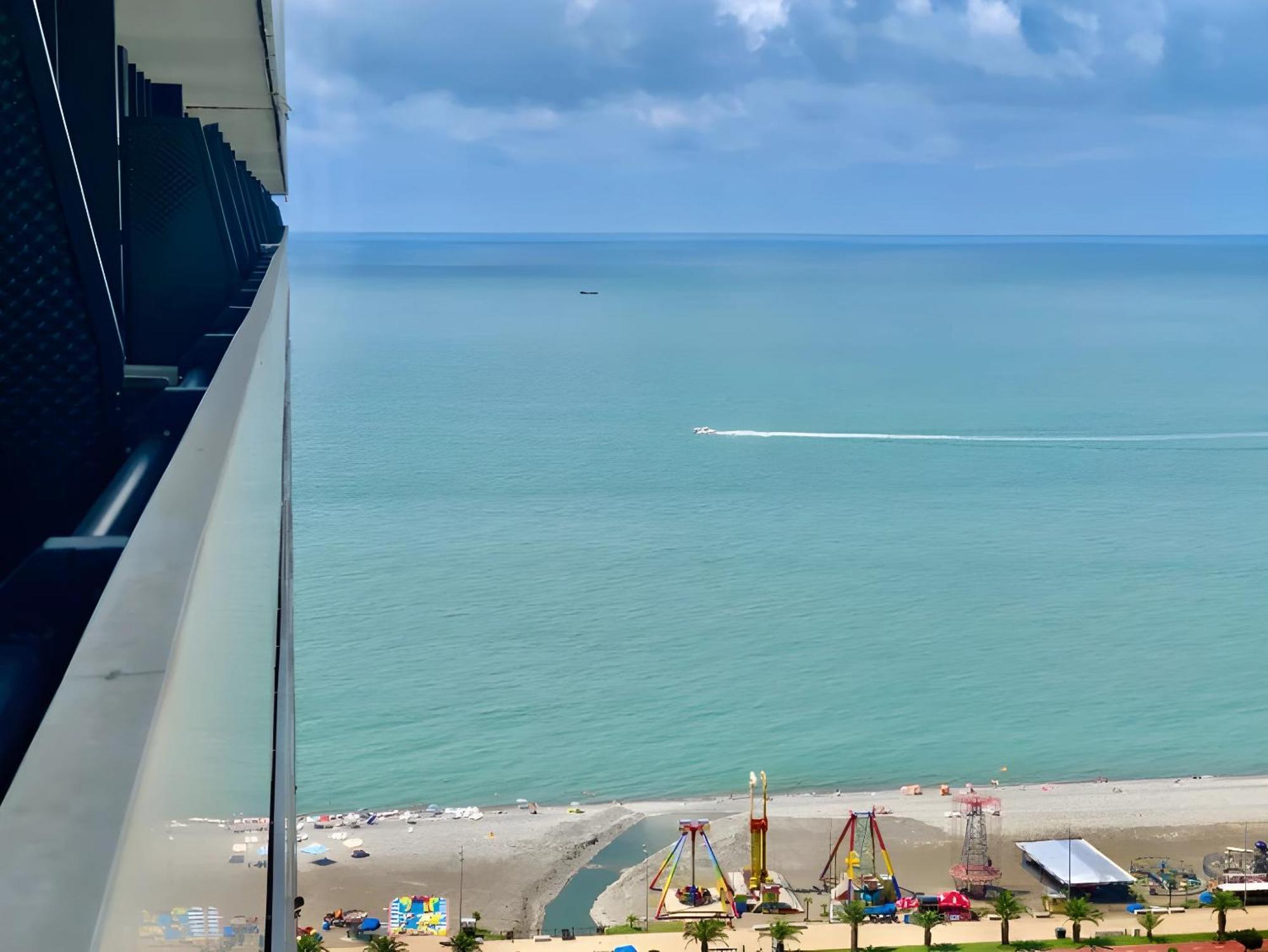 Luxury Orbi City Sea View Aparthotel Batumi Eksteriør billede