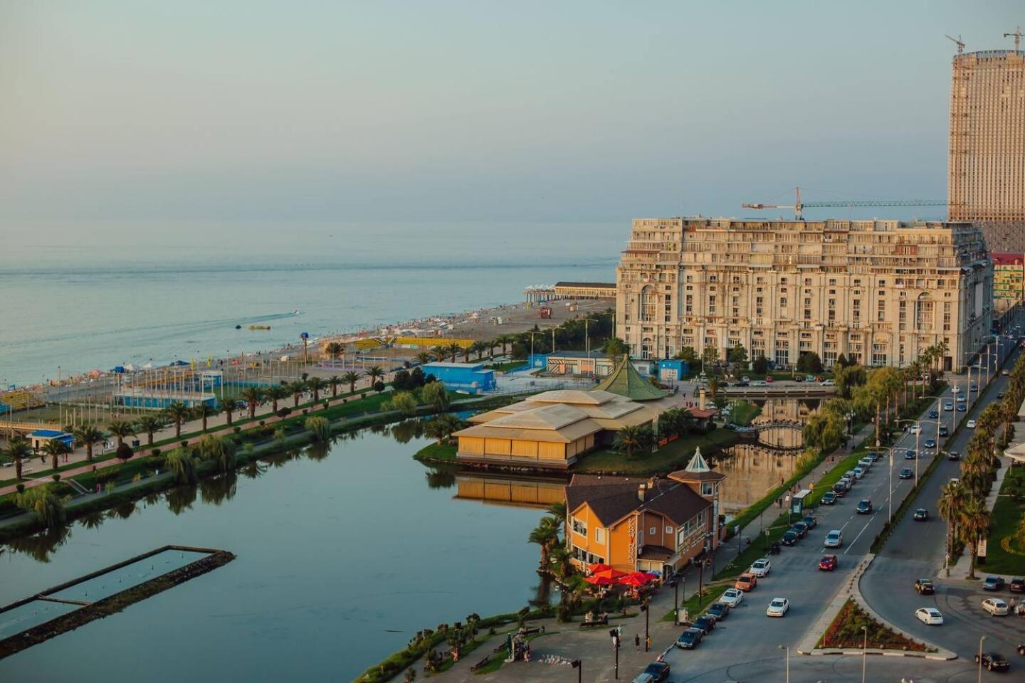 Luxury Orbi City Sea View Aparthotel Batumi Eksteriør billede