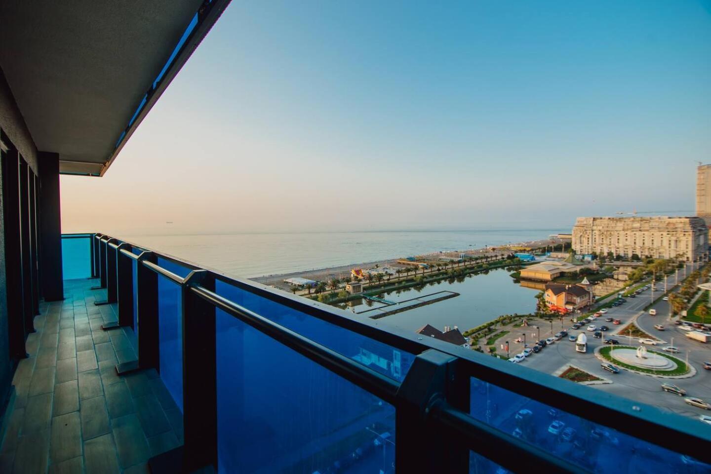 Luxury Orbi City Sea View Aparthotel Batumi Eksteriør billede